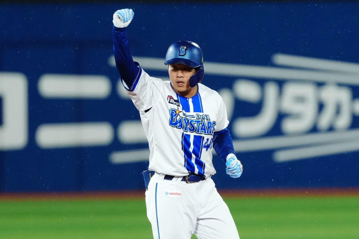 第2戦、井上はモイネロから二塁打を放った【写真：黒澤崇】