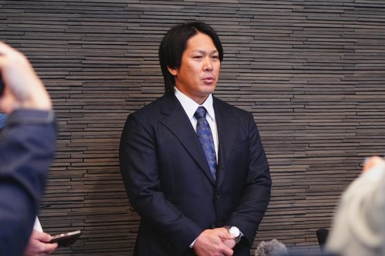 「なんでスーツ着てるんですか？」　師匠・甲斐拓也が電撃放出…一番弟子に届いたビデオ電話